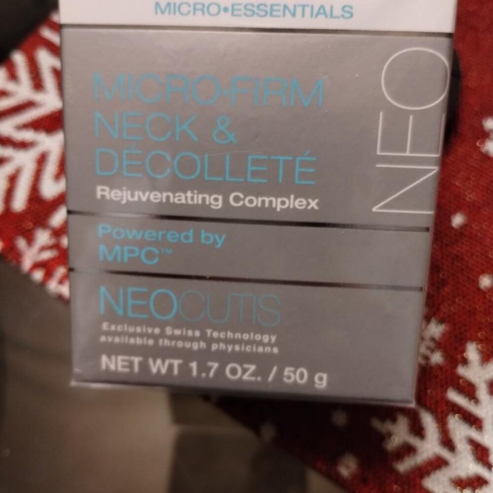 NeocNeocutis MIutis MICRO•FIRM Neck & Décolleté Reguvinating Complex NIB/SEALED